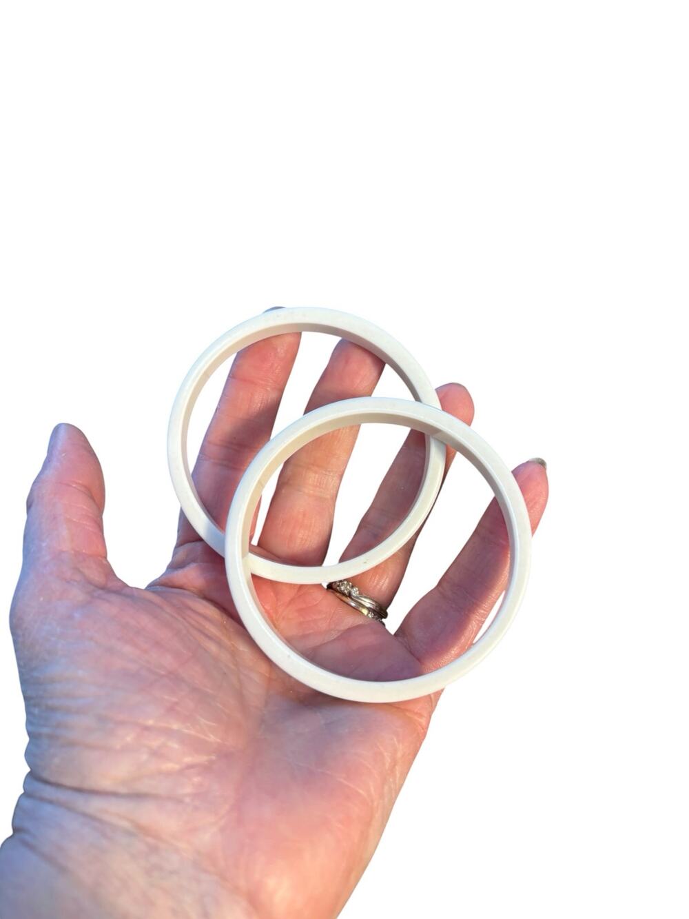 Vintage Ivory color Lucite Bangle Bracelet Set Chunky Cream Acrylic Stack 7.75”